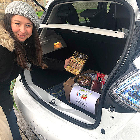 donacion alimentos cajas coches guppy